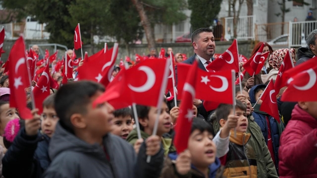 Isparta'daki okullarda ikinci yarıyılın ilk dersi bayrak sevgisi oldu
