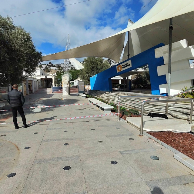 Fırtına, Bodrum'da alış veriş merkezini de vurdu