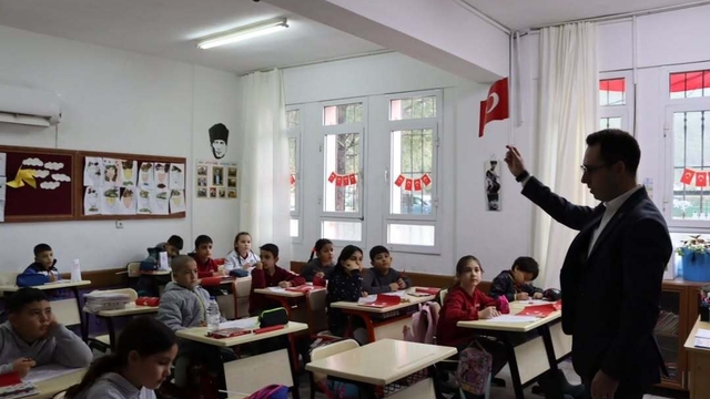 Ula'da yarıyıl tatili sonrası ilk ders zili çaldı