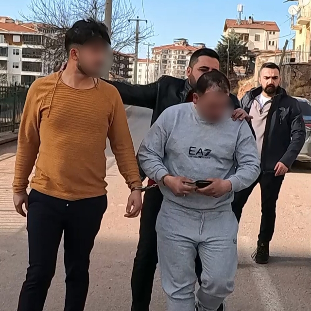 Operasyonda 'dur' ihtarına uymadı, kovalamaca sonucu uyuşturucuyla yakaland...