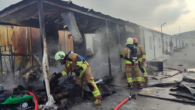 Konteynerde çıkan yangın söndürüldü