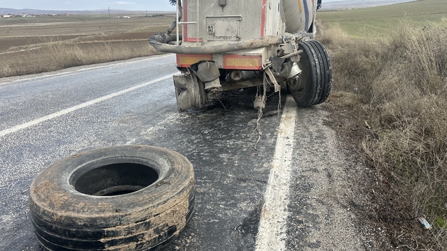 Çorum'da tır ile çarpışan cipteki 4 kişi yaralandı