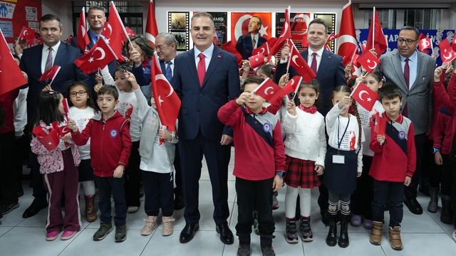 Muğla'da okullarda ikinci dönem "Bayrak Sevgisi" temasıyla başladı