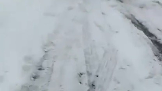 Kars'ta kayan tır kara yolunu ulaşıma kapattı