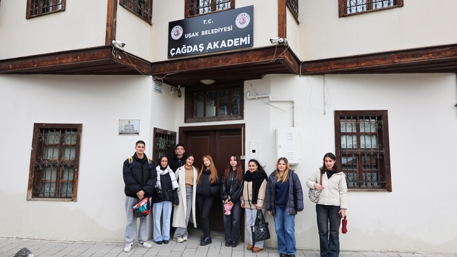 Uşak Belediyesi öğrencileri ücretsiz üniversite sınavı için kurs imkanı sağlıyor