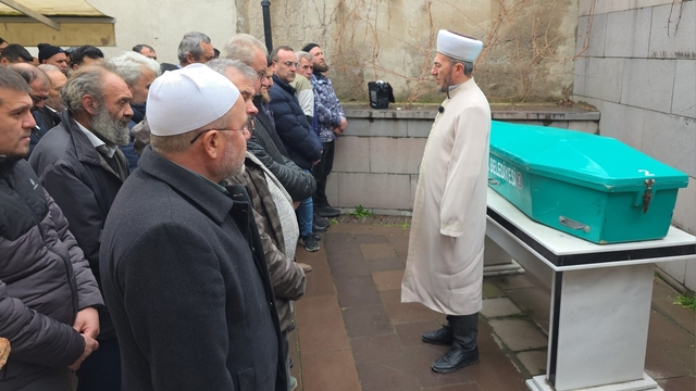 Antalya'daki otobüs kazasında hayatını kaybeden sürücü memleketi Kütahya'da son yolculuğuna uğurlandı