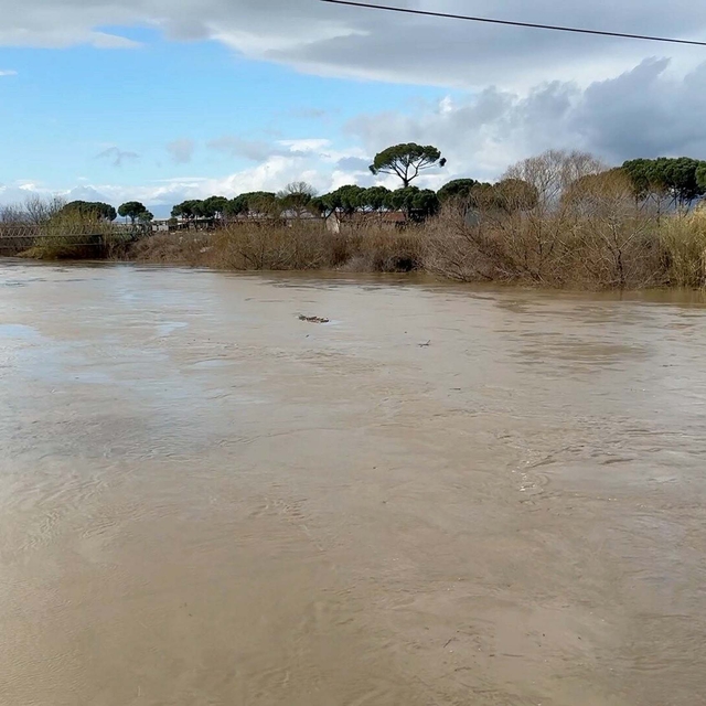 Büyük Menderes'in su seviyesi yükseldi; taşkın riski tedirgin etti