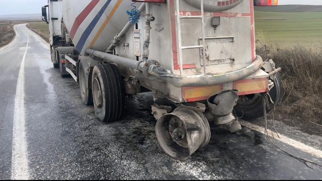 Çorum'da TIR ile otomobil çarpıştı: 4 yaralı