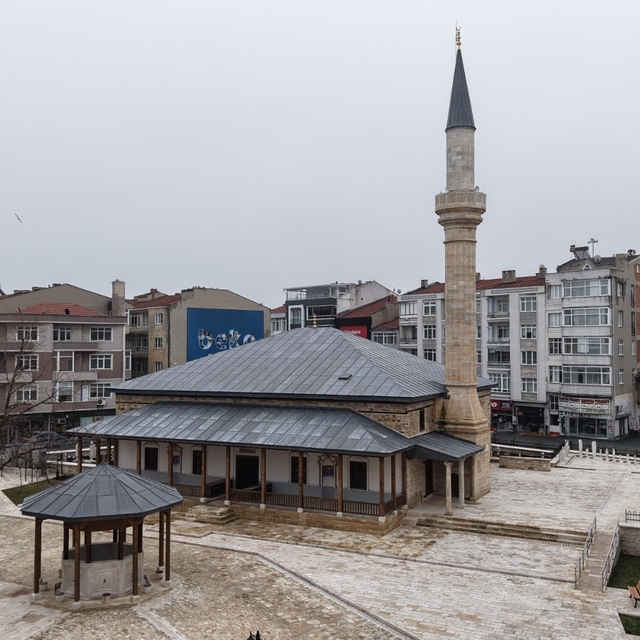 Berat Kandili'nde, restore edilen üç vakıf eseri cami cemaatle buluştu