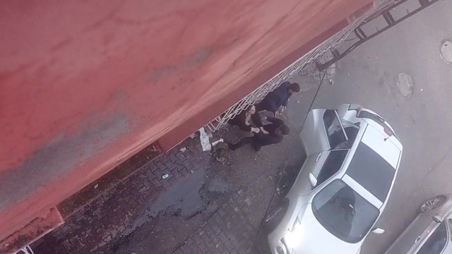 Eski eşini sokak ortasında darbeden şahıs gözaltına alındı