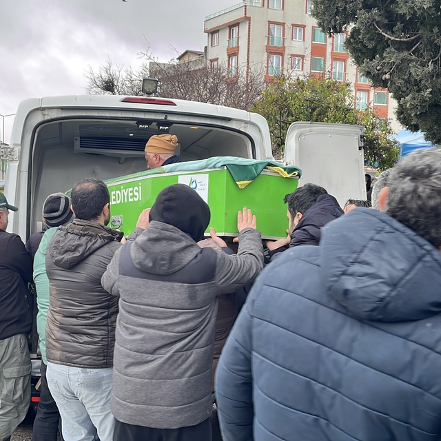 Burdur'daki kazada ölen aynı aileden 4 kişi toprağa verildi