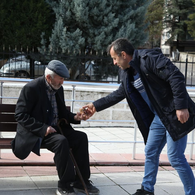 Beypazarı Belediyesi kandil simidi dağıttı