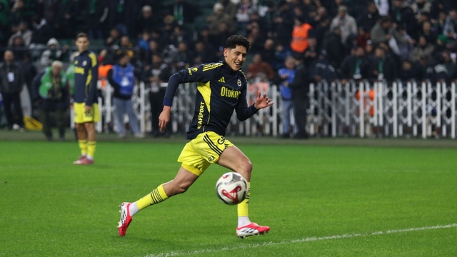 Tedesco'dan Kocaelispor maçında 5 değişiklik
Alvarez, 3 maç sonra 11'de
Jhon Duran, kadroya alınmadı
Yönetimden taraftara bere sürprizi