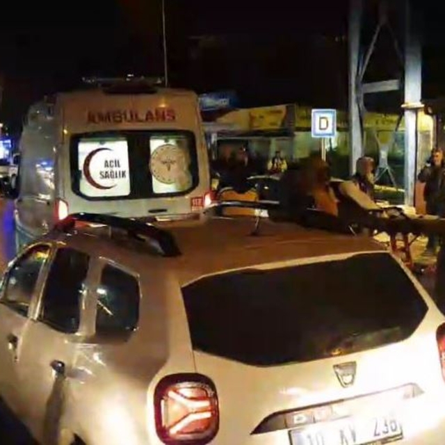Balıkesir'de iş yerine silahlı saldırı anı kamerada: 1 ölü, 2 yaralı