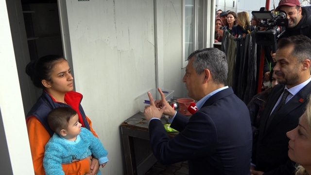 Özgür Özel Osmaniye'de depremzedelerle bir araya geldi