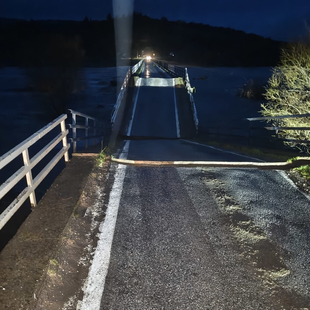 Balıkesir'de şiddetli yağış nedeniyle köprü çöktü