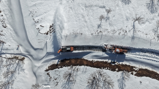 Muş ile Bitlis arasındaki kara yolu kar ve tipi nedeniyle ulaşıma kapatıldı