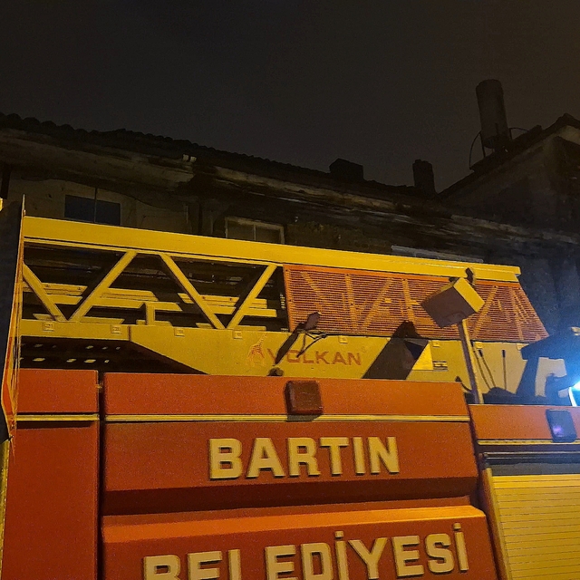 Aynı mahallede gelen 2 ayrı ihbar ekipleri harekete geçirdi