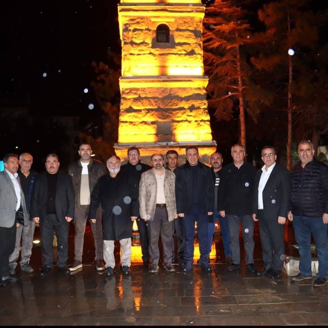 Sungurlu Belediye Başkanı Dere, vatandaşlara kandil simidi ikram etti