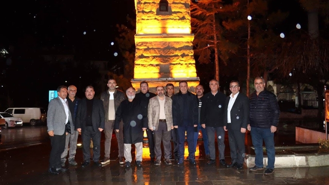 Sungurlu Belediye Başkanı Dere, vatandaşlara kandil simidi ikram etti