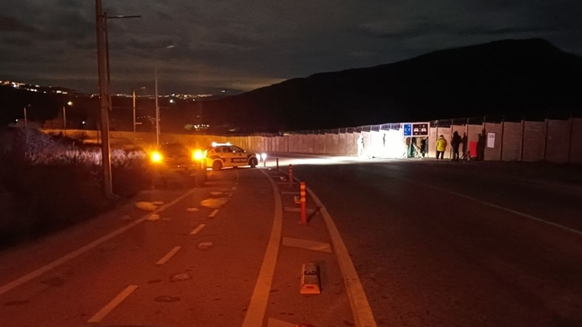 Motosikletle trafik işaret levhasına çarpan sürücü öldü