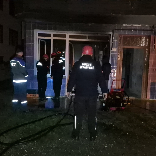 Isınmak için yaktığı ateş, yangın çıkarttı