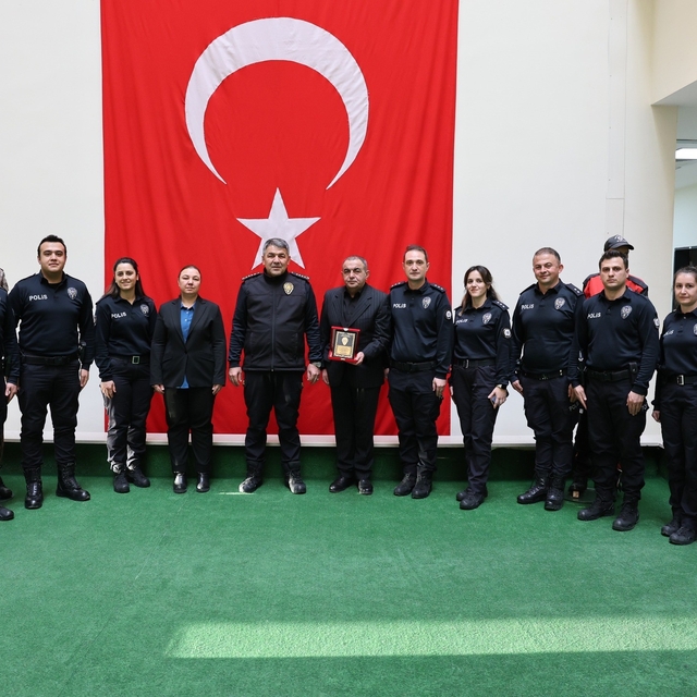 Karaburun'dan personele vefa