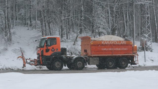 Bolu Dağı'nda kar yağıyor