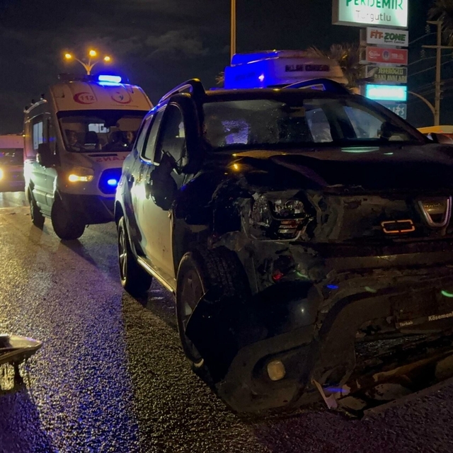 Otomobille çarpışan motosikletteki kardeşlerden biri öldü, diğeri ağır yara...