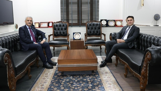 Vali Makas'tan, Başsavcı Emre'ye ziyaret
Kurumlar arası işbirliğinin önemine dikkat çektiler