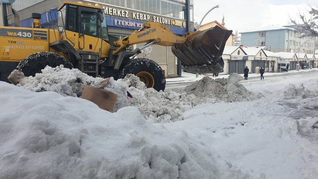 Başkale'de 13 yerleşim yerine ulaşım sağlanamıyor