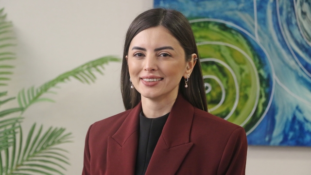 Yapay zekayla oluşturulan videolar gerçeklik algısını dönüştürüyor, ruh sağlığını olumsuz etkiliyor
Uzm. Dr. Fatma Arkaz: "Gerçeğe duyulan güven zedeleniyor"
"İnsanlar artık sadece gerçek olmayanı gerçek mi diye sorgulamaktan öte, gerçek olana şüphe ile yaklaşmaya başladı"
"İnsan beyni gördüğüne inanmaya eğilimlidir, arada temel bir güven mekanizması vardır. Ancak yapay zeka ile üretilen içerikler bu temel güven mekanizmasına zarar vermeye başladı"