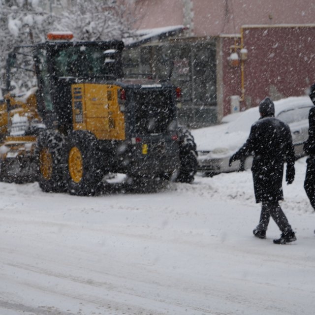 Bayburt'ta lapa lapa kar yağışı etkili oluyor