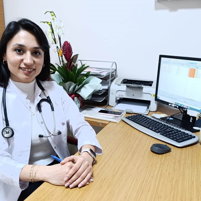 Selendi Devlet Hastanesi'nde dahiliye uzmanı göreve başladı