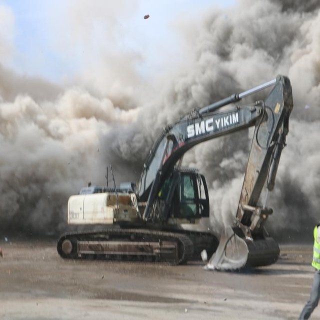 Yıkım firması korkutucu gerçeği gözler önüne serdi: ''Binaların kolonlarını...
