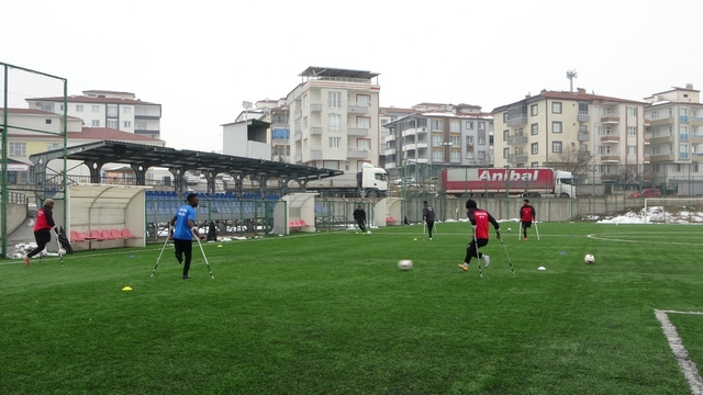 Depremde 4 futbolcusunu kaybeden Malatya ampute takımı pes etmiyor
