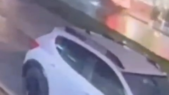 Kokoreççideki cinayet anı kamerada, polis zanlıları 3 saat geçmeden yakaladı
Edremit'te silahlı saldırının ayrıntıları ortaya çıkıyor