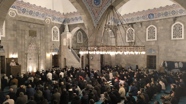 Beraat Kandili'nde camiler doldu taştı