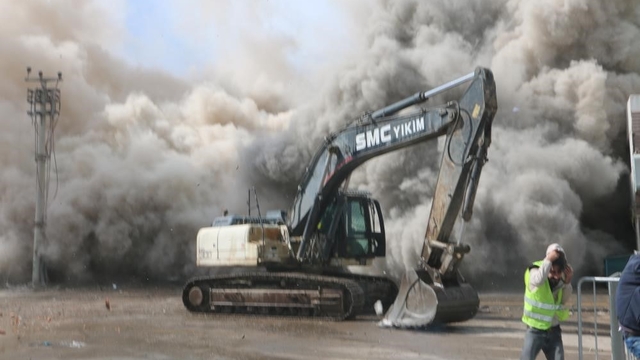 Yıkım firması korkutucu gerçeği gözler önüne serdi: ''Binaların kolonlarını yıktığımız zaman demir bulamıyoruz"