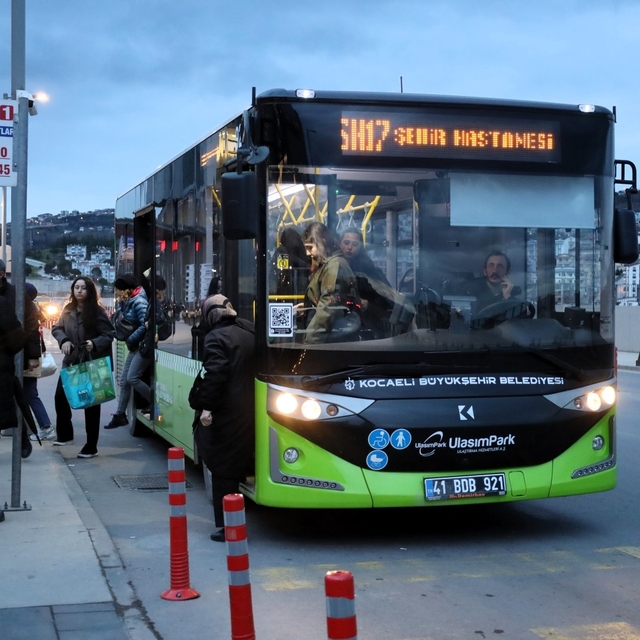 Vatandaşlar Şehir Hastanesi'ne direkt ulaşımdan memnun
Kocaeli Şehir Hastan...