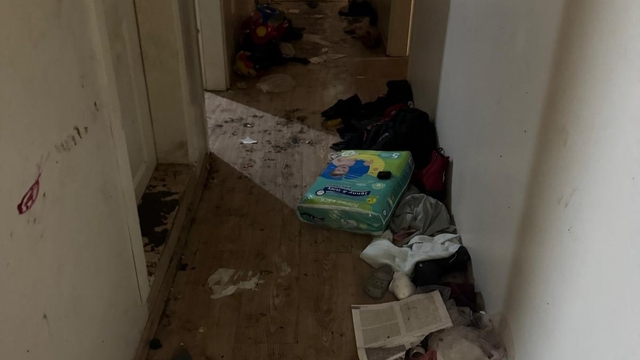 8 aydır kirasını ödemedikleri daireyi 'çöp eve' çevirdiler