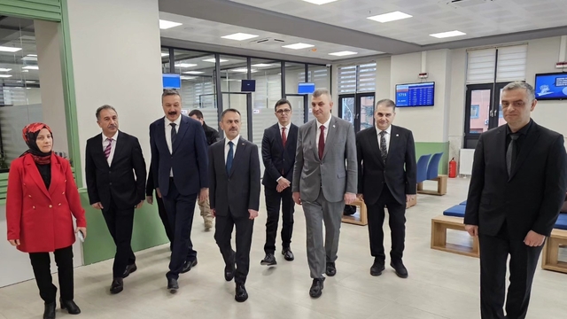 Gölcük'te yeni Hükümet Konağı hizmete girdi