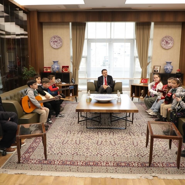 Vali Musa Işın, Halk Eğitim Merkezi Müzik Topluluğu öğrencilerini kabul ett...