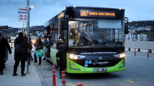 Vatandaşlar Şehir Hastanesi'ne direkt ulaşımdan memnun
Kocaeli Şehir Hastanesi'ne 12 ilçeden aktarmasız ulaşım vatandaşları memnun etti