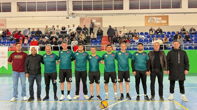 Bayındır'da Kurumlar Arası Voleybol Şenliği başladı