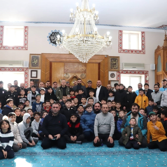 Namazını düzenli kılan öğrenciler ödüllendirildi