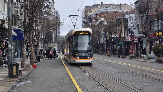 Eskişehir'de kar serpmeye başladı