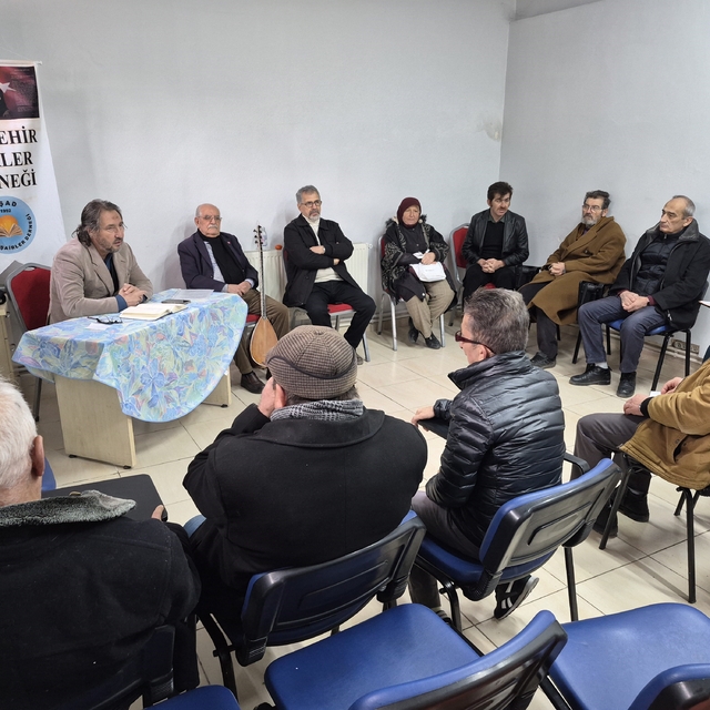 Şairler, kaybolmaya yüz tutan şiiri yaşatmanın mücadelesini veriyor
Dijital...