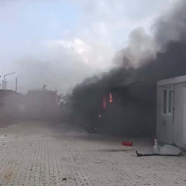 Kırıkhan'da konteyner yangını