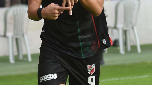 Karşıyaka'da stoper imzaya yakın